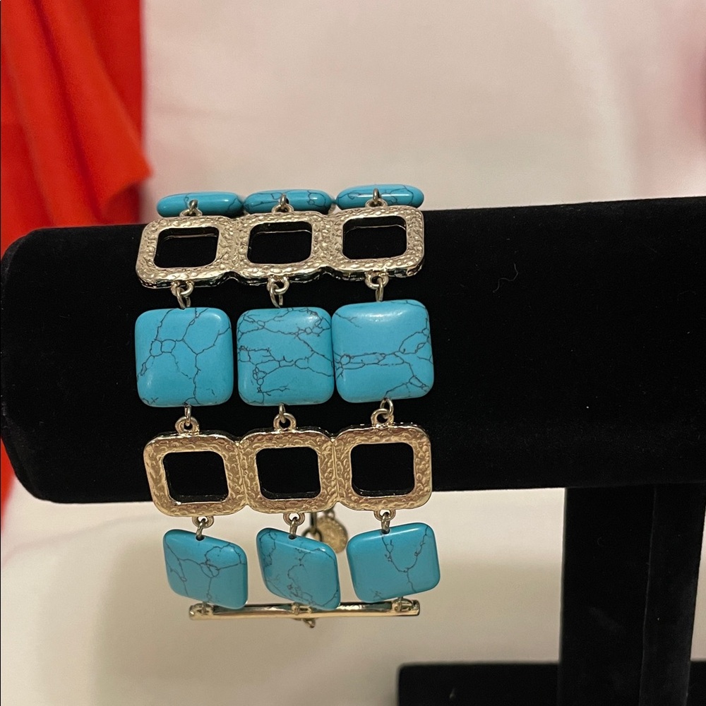 Chic Turquoise colour and Gold tone Geometric Bracelet